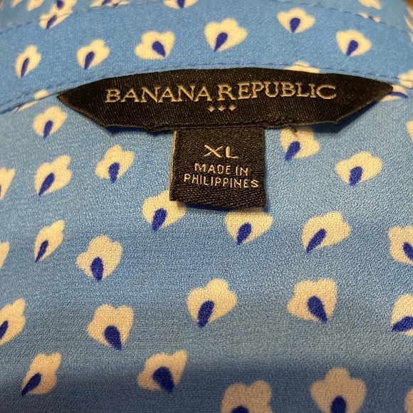 Banana Republic blue with white little floral print size XL
A32 - Picture 9 of 10